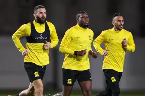 كريم بنزيما يعود لتدريبات الاتحاد ويؤكد جاهزيته لربع نهائي كأس الملك